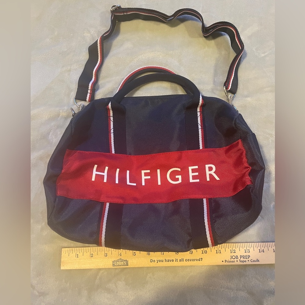 Tommy Hilfiger small duffle bag w/detachable strap